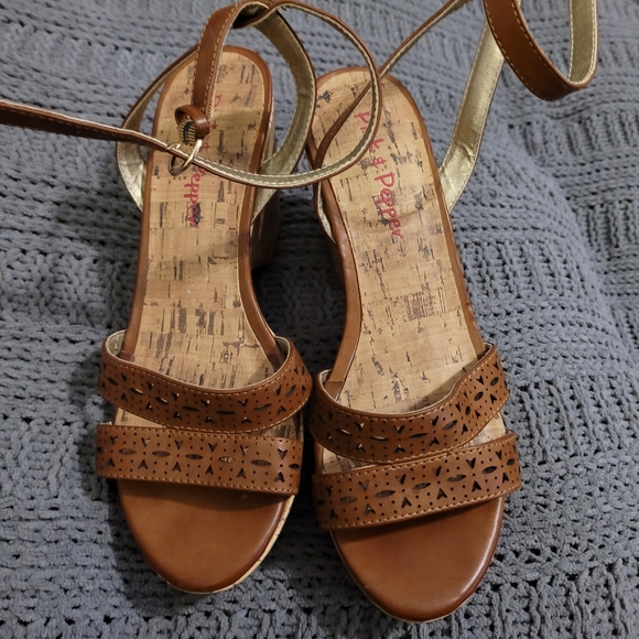 Pink & Pepper tan and brown pump sandals size 8.5 - Picture 2 of 13